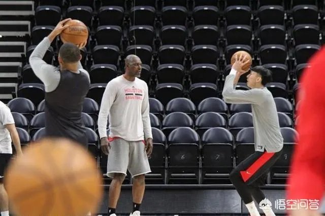 周琦季后赛上场5.7分钟分到8万多美元季后赛奖金，你怎么评价？