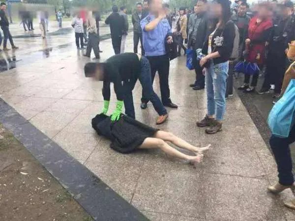 新郎婚礼举行一半消失不见，为何要把新娘一个人扔下？