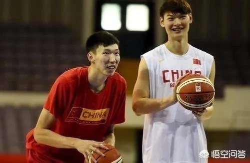 王哲林点赞央视批评自己的微博，而周琦点赞球迷为自己洗白的微博，你怎么看？