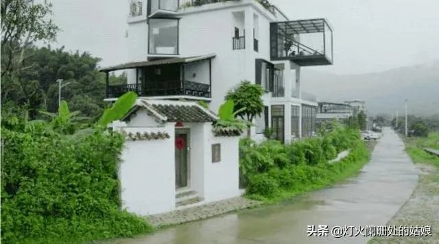 一妹子微信加错好友和我聊上了，支教大学生，男友找小三把她甩了，是不是我的机会来了？