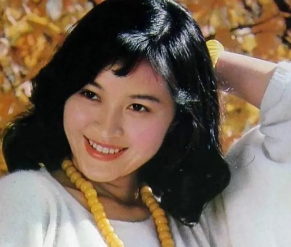 女演员方舒与屠洪刚离婚后，独自养育两个女儿，现在怎么样了？