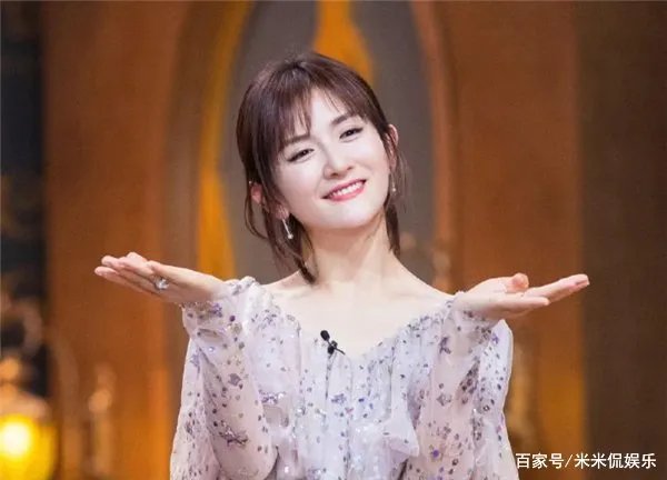 谢娜二胎后复出录快本，她为什么这么火？