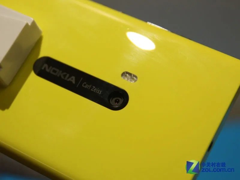 黑白红黄全都有 诺基亚920T全方位套图