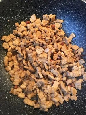 台南米糕里的肉燥的做法步骤图，怎么做好吃