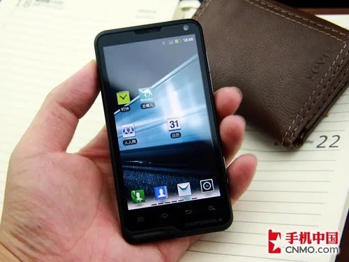 个性超薄4英寸大屏 摩托罗拉XT615评测