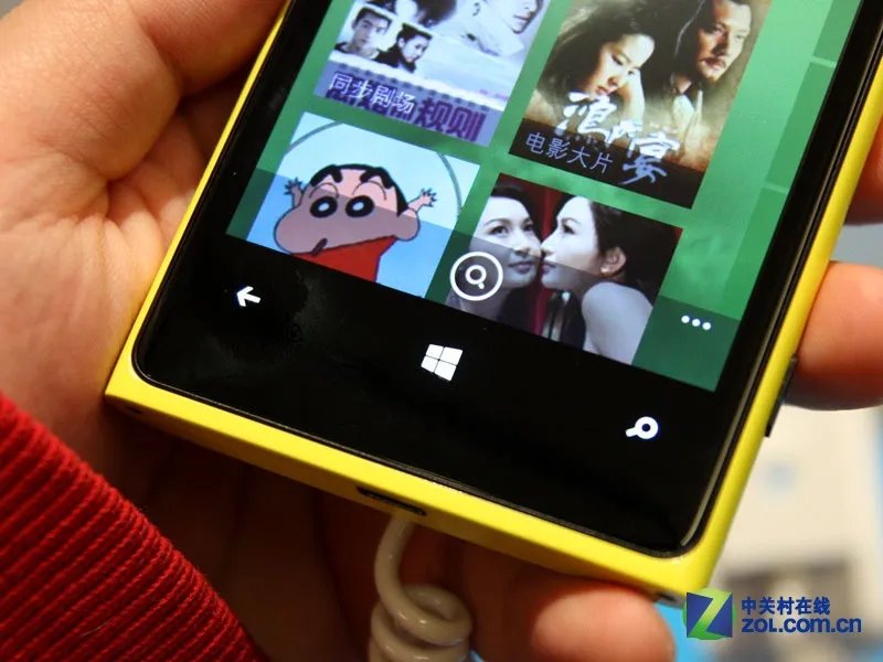 黑白红黄全都有 诺基亚920T全方位套图