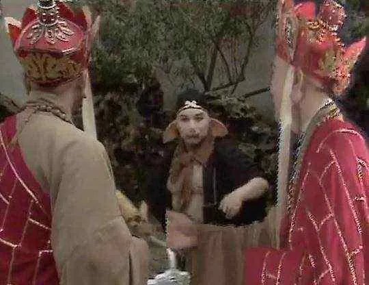 老版《西游记》里有哪些一般人注意不到的穿帮镜头？