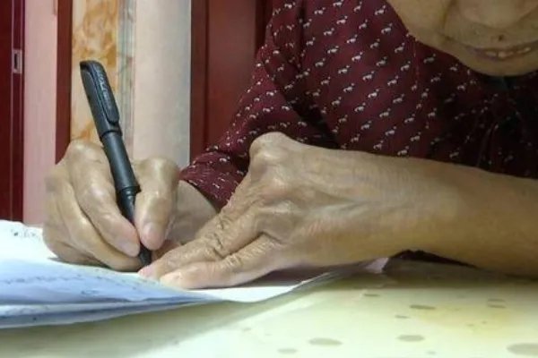 盲人练一年字才办成离婚？这不是为难人吗？