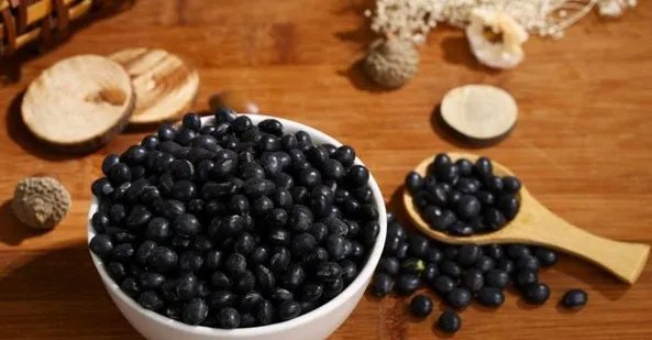 请问醋泡黑豆能养发生发黑发吗