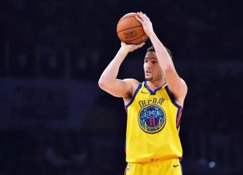 克莱汤普森受伤，你是因为什么原因喜欢上这个篮球明星的？