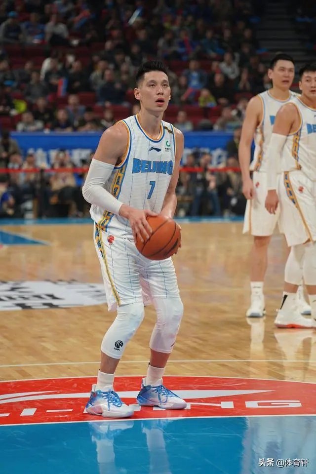 苏群表示：林书豪本人愿意被归化，但还需要家人同意。你认为最终林书豪会被归化吗？