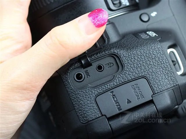 精致简约单机 长春佳能700D售3300元!