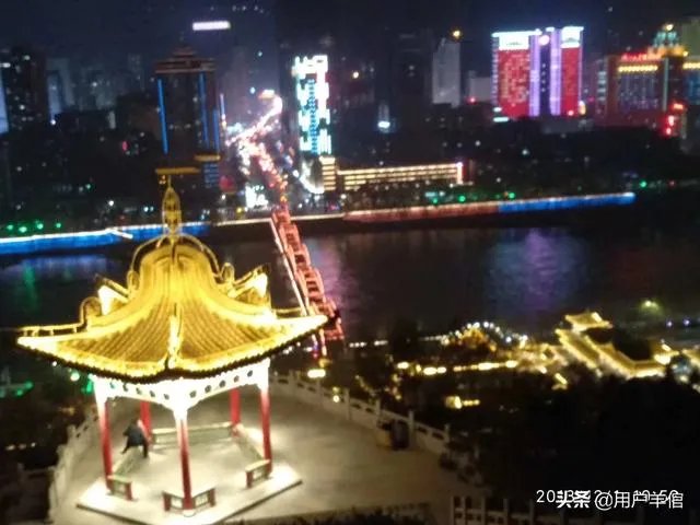 到了夜晚，兰州哪个建筑物吸引你？