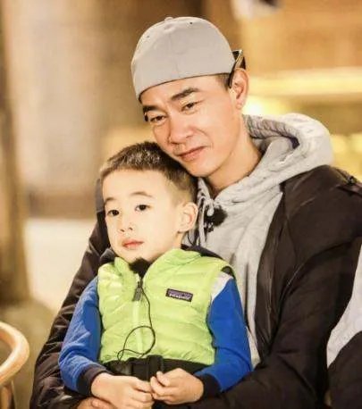 被称是极品穷人的陈小春，资产身价到底有多少？