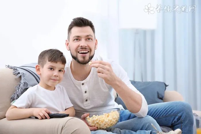 泡了七八年的人参竟然长了叶子，还开了花？