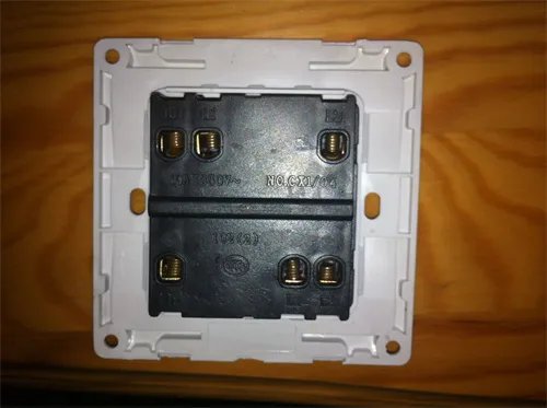 一灯三控开关怎么接线