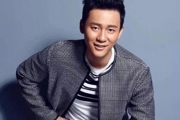 范冰冰刚说会努力幸福,无名指就戴钻戒,不舍还是有新恋情?