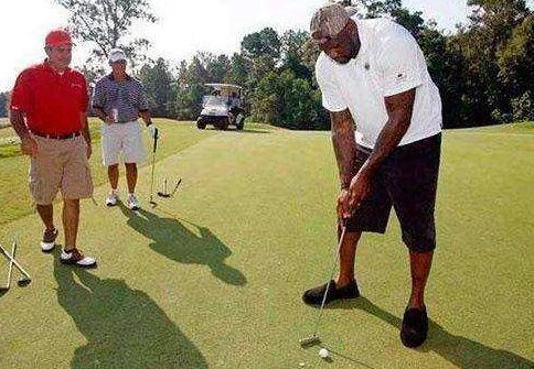 奥尼尔的体重有300斤，他的体型有多庞大？