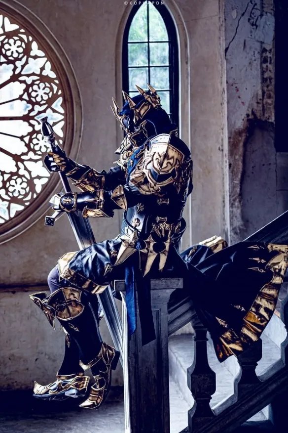 一周COSPLAY精选集：下平玲花紧身胶衣下的火辣身材