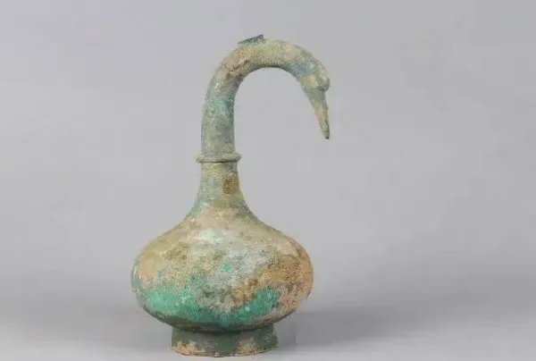 河南出土青铜器，里面的不明液体是什么？