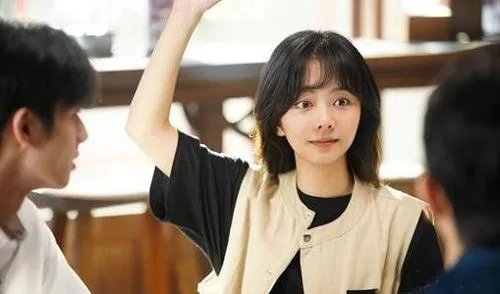 谭松韵和肇事者是小学同学，被告人对此有何表示？