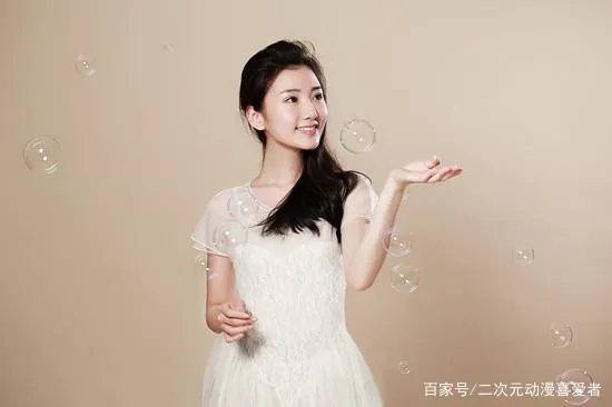 两人同时被《甄嬛传》捧红，毛晓彤火的一塌糊涂，为何崔漫莉无戏可拍？