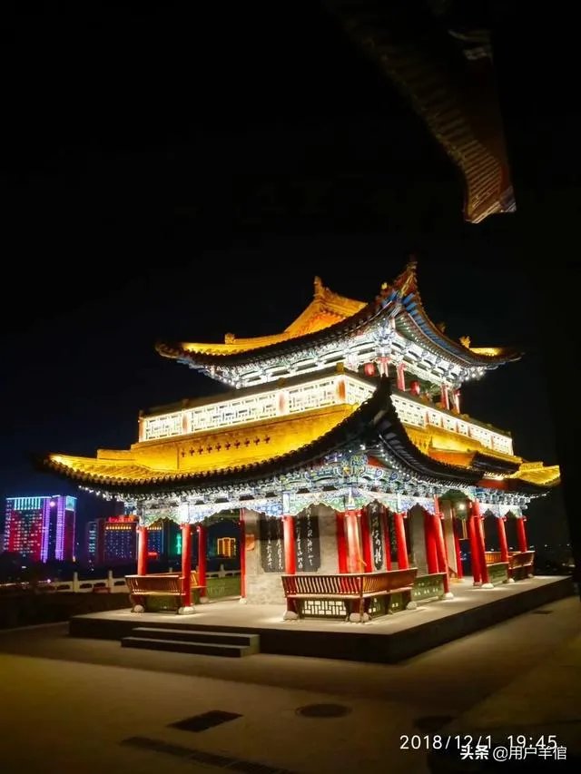 到了夜晚，兰州哪个建筑物吸引你？