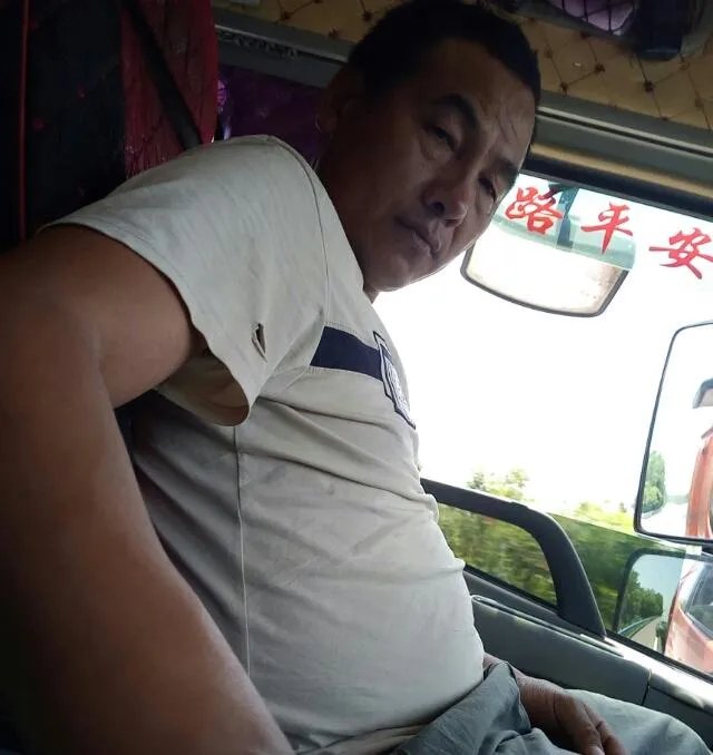 老人坐火车乞讨合理嘛？