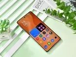 夏普AQUOS S2背部：3D玻璃上浮雕Logo