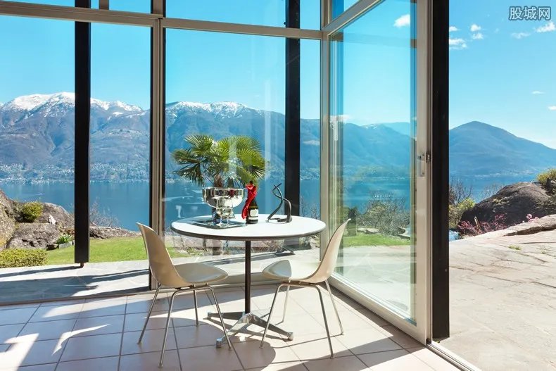 玻璃窗变身显示器 玻璃窗在通电状态下可变成显示器！