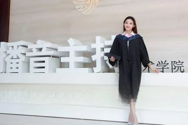 马凡舒泳装服装掉落走光 发生的比赛是什么时候