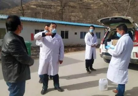 如何查看疫情去世的医生名单？