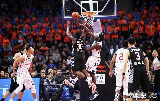 半决赛广东队VS辽宁队，杨茂功与闫军会是当值裁判吗？