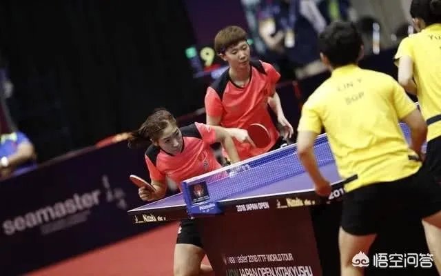 日本公开赛后刘诗雯发博晒福原爱送的礼物。怎样评价这一对跨国姐妹花之间的迥异人生？