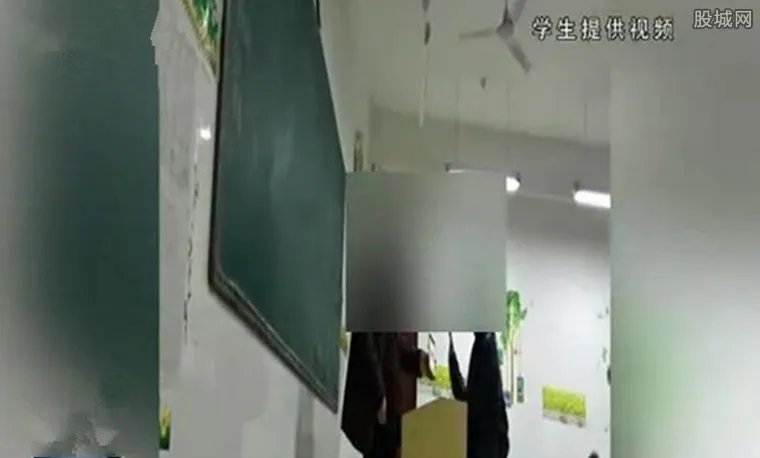 班主任手机收罚款 为了惩罚不遵守纪律的学生
