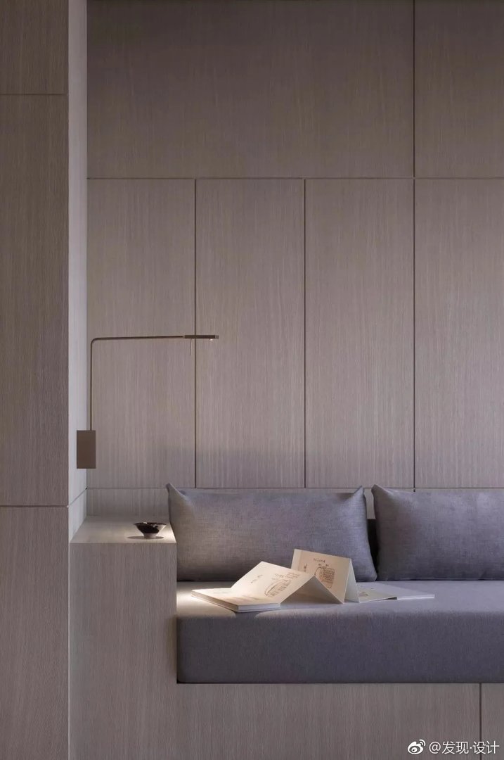 琚宾新作 | 构色  这个场地的先天条件非常优越，有一大面窗...