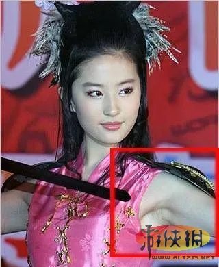 女神也会有小肚子!回顾十大女星出丑窘态