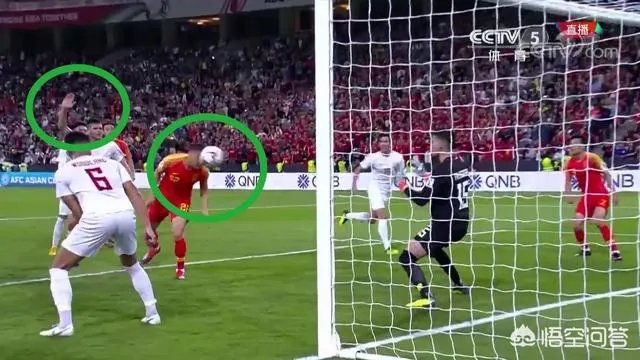 于大宝进球后，为什么菲律宾队员向裁判举手示意？中国队有人手球了吗？