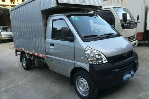 五菱荣光加长版面包车图片及价格