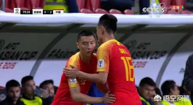 于大宝进球后，为什么菲律宾队员向裁判举手示意？中国队有人手球了吗？