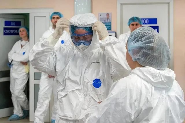 对于俄罗斯现在疫情快速增长大家怎么看？