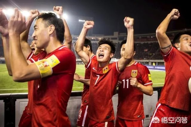 若国足打入2022年世预赛十二强赛的话，是不断前进好，还是锻炼新人，为未来做准备好呢？