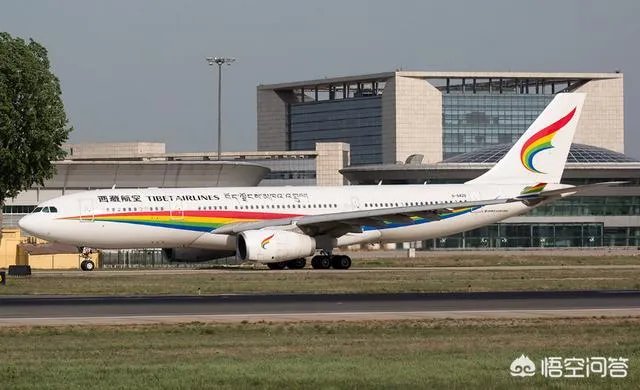 疑因风挡玻璃出现裂纹，西藏航空三亚飞成都航班备降贵阳, 你怎么看？