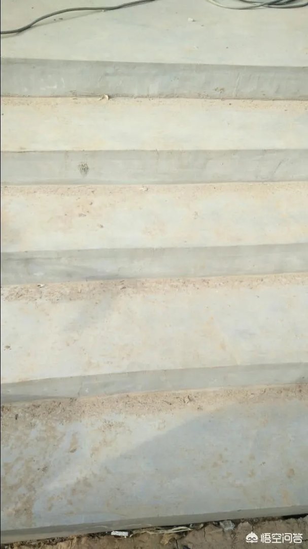 怎么推电动车走楼梯？