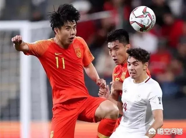 于大宝进球后，为什么菲律宾队员向裁判举手示意？中国队有人手球了吗？