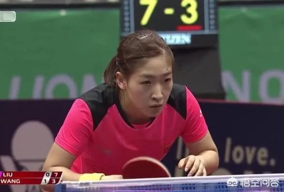 日本公开赛后刘诗雯发博晒福原爱送的礼物。怎样评价这一对跨国姐妹花之间的迥异人生？