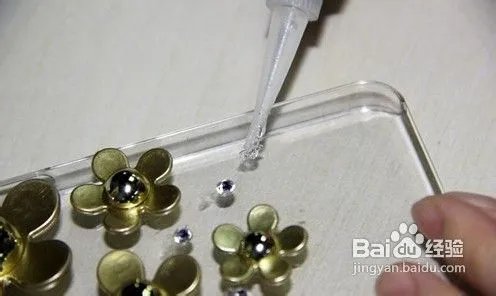 手机壳贴钻还能这样DIY 你不知道吧