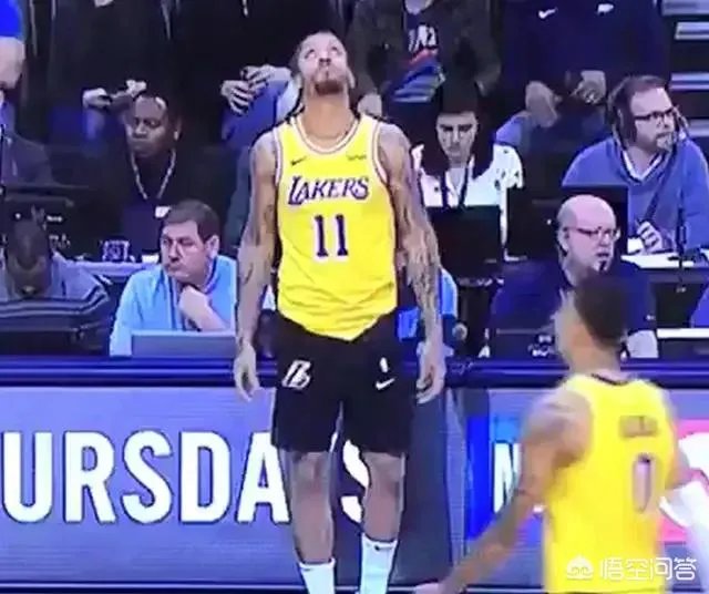 客场对阵雷霆比斯利替补上场，因穿错颜色的球裤，被裁判勒令下场更换。你怎么看？