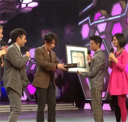 男神刘谦魔术揭秘快乐大本营 他切谢娜魔术揭秘