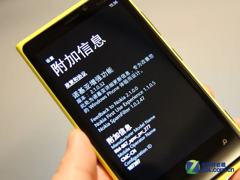 黑白红黄全都有 诺基亚920T全方位套图